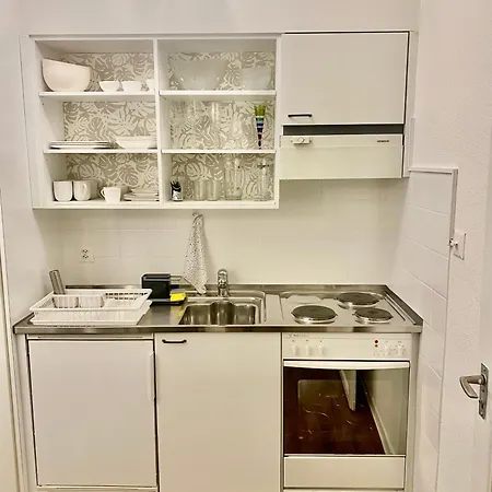 Joline Private Guest Daire Nidau