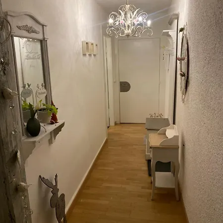 Joline Private Guest