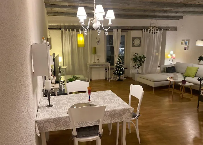 Joline Private Guest